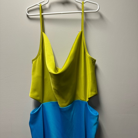 NWOT* Color block side cut out dress - Picture 5 of 6